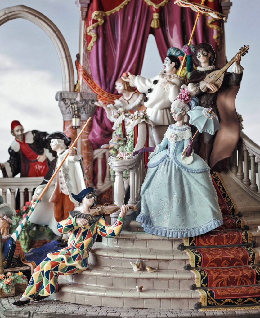 Lladró presenta en París «Carnaval en Venecia», la mayor porcelana del mundo