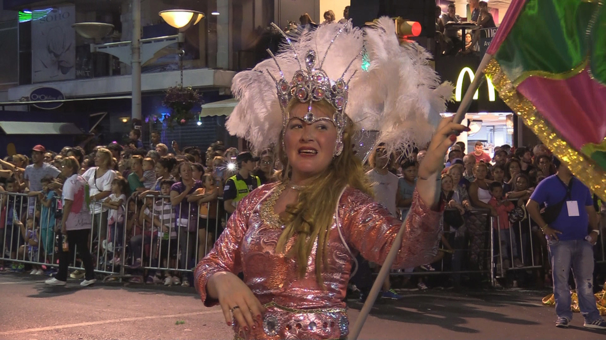El carnaval más largo baila al ritmo de samba y es evaluado por los brasileños