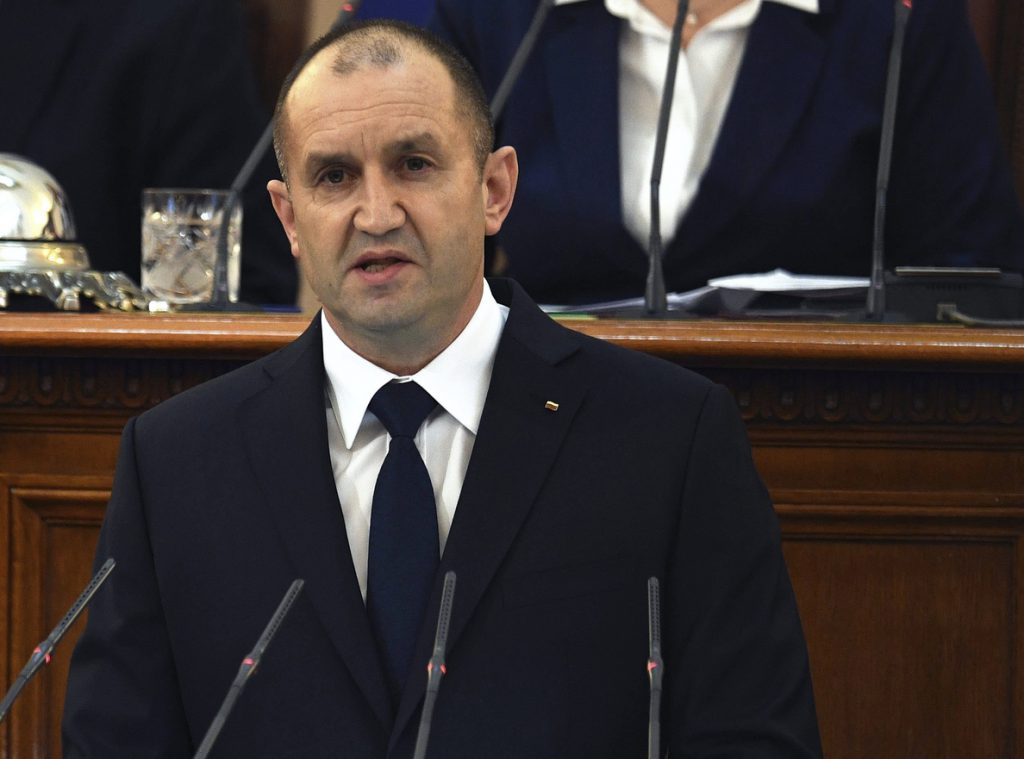 Bulgaria disuelve el Parlamento y fija elecciones anticipadas el 26 de marzo