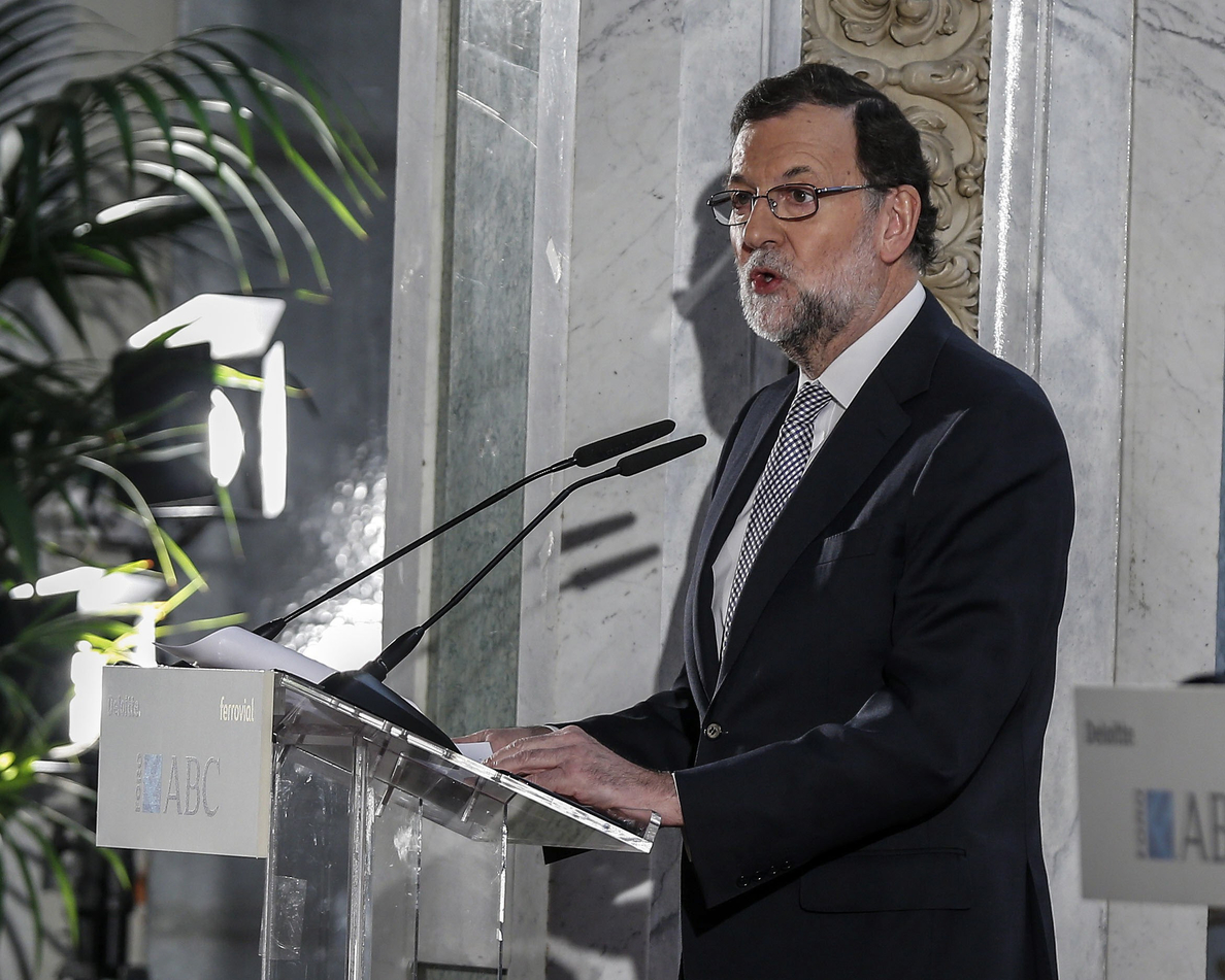 Rajoy anuncia la reducción de un 11 % de las tarifas aeroportuarias en cinco años