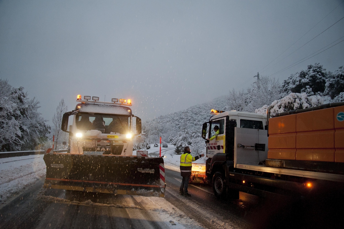 La intensa nevada obliga a suspender el transporte escolar en el norte de Girona