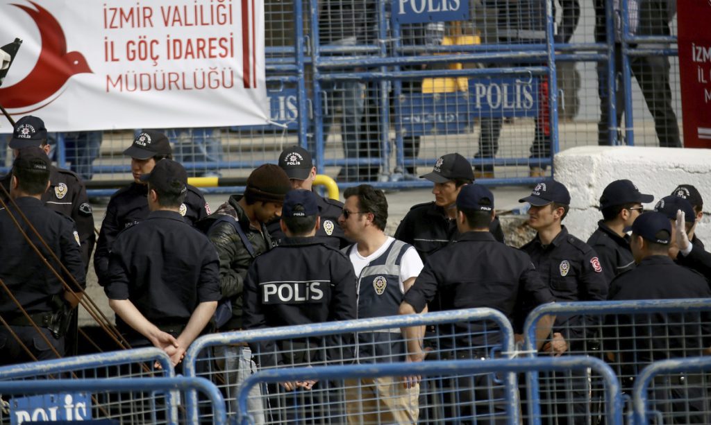 Turquía intercepta un buque con 270 emigrantes irregulares en ruta hacia la UE