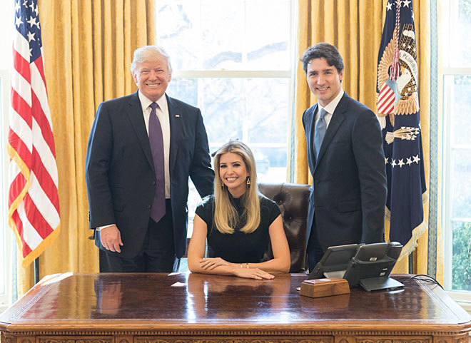 Polémica por una foto de Ivanka Trump en el escritorio del Despacho Oval