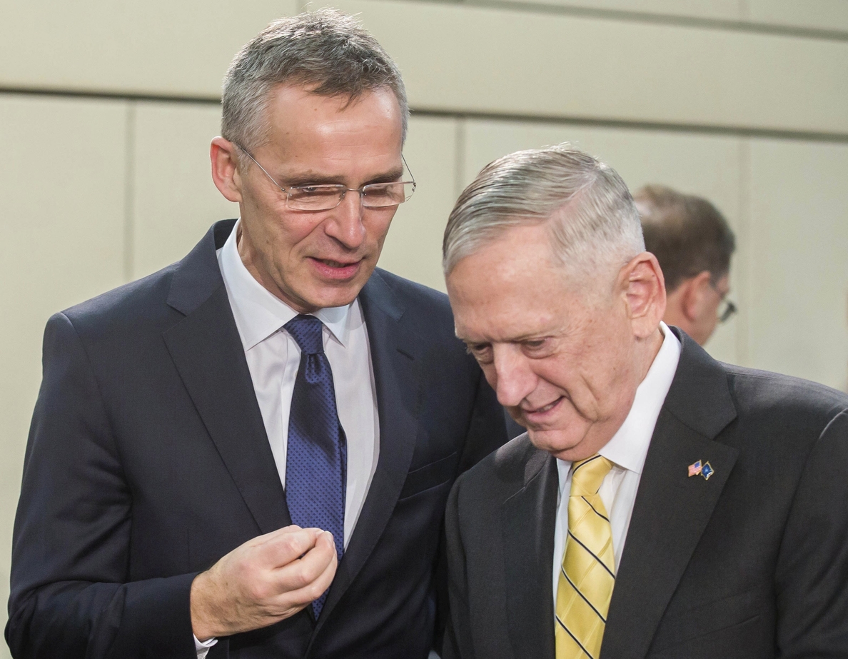 La OTAN reconoce el «desafío» si los aliados no invierten más como pide EEUU