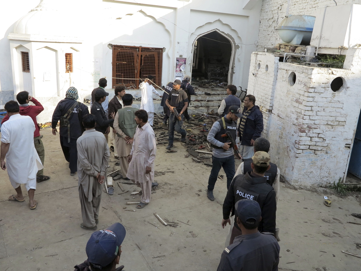 Al menos 20 muertos y 40 heridos en un atentado en un templo sufí en Pakistán