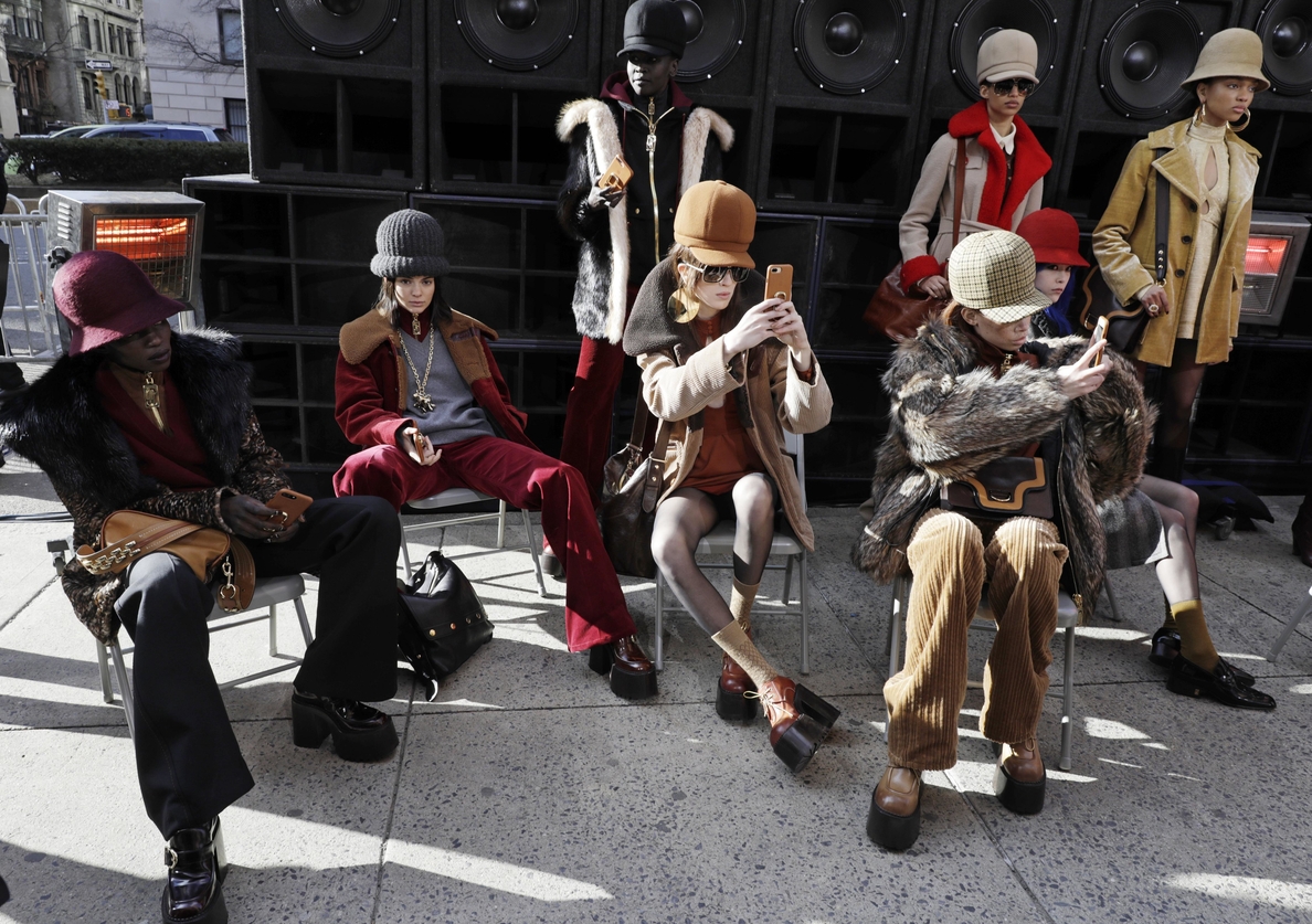 Marc Jacobs cierra la Semana de la Moda de Nueva York con un desfile en la calle