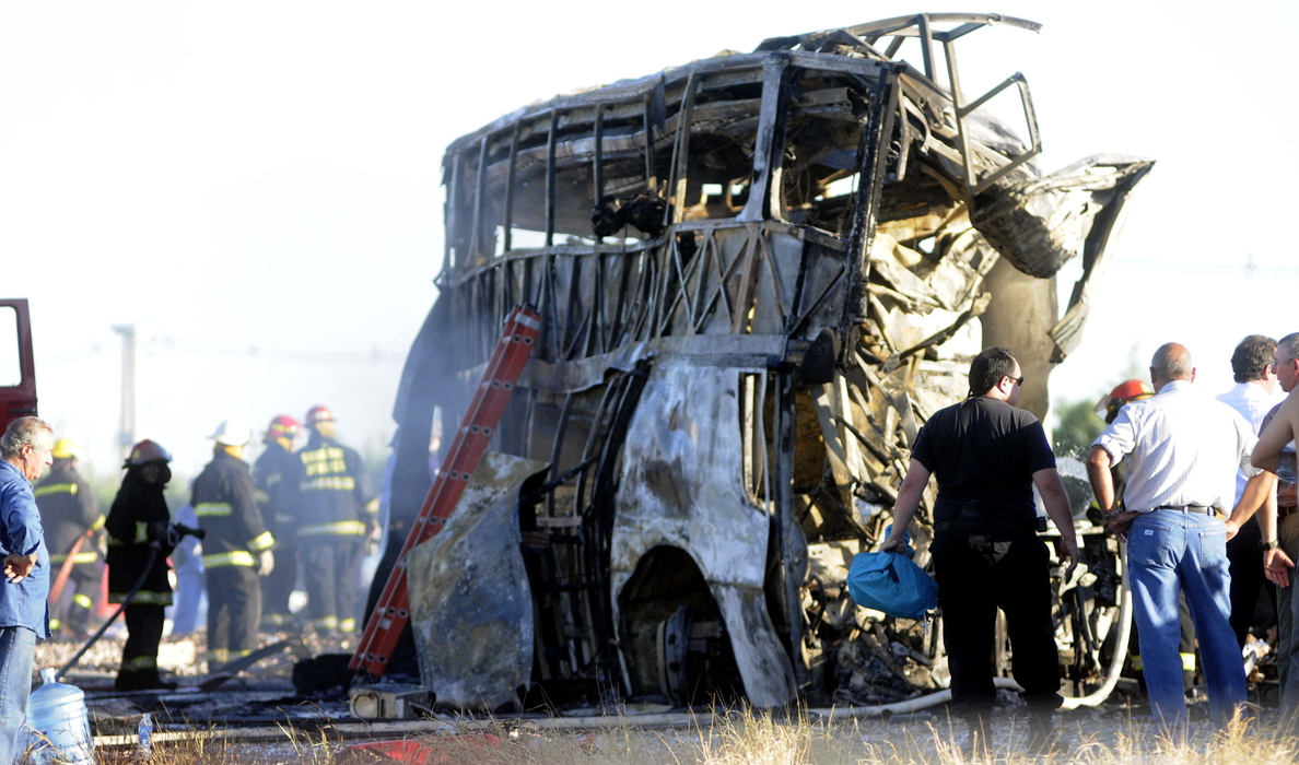 Asciende a 19 el número de muertos en el accidente de un autobús en Argentina