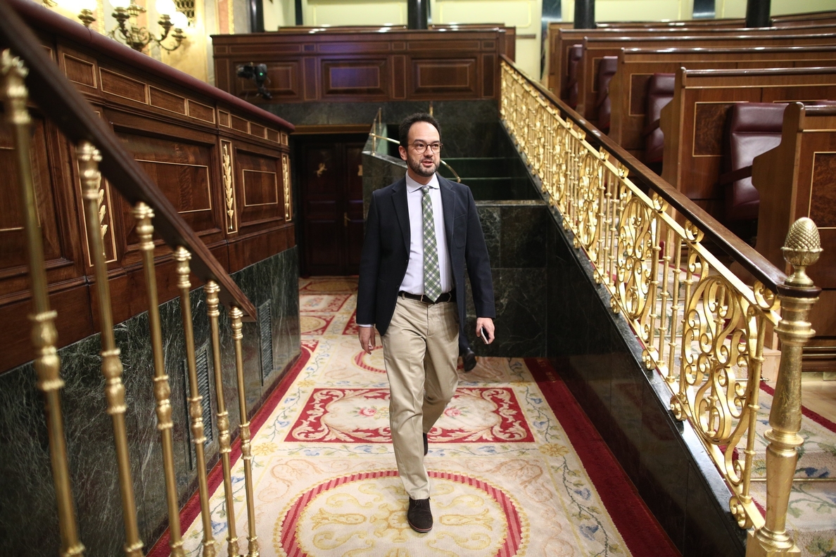 El PSOE exige a Rajoy que deje de «amparar» al presidente de Murcia para que presente su dimisión