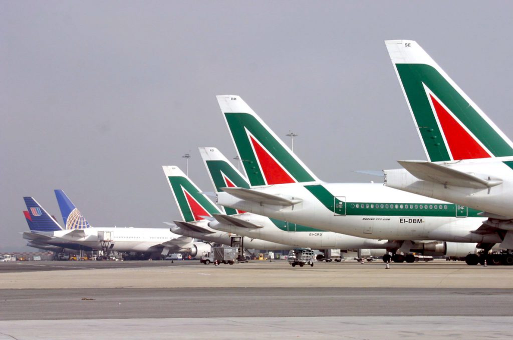 Alitalia cancela el 60 % de los vuelos por una huelga que comienza esta noche