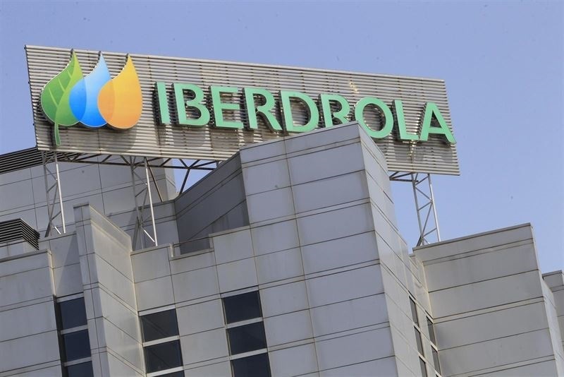 (Amp.) Iberdrola gana 2.705 millones en 2016, un 11,7% más, y eleva un 11% el dividendo