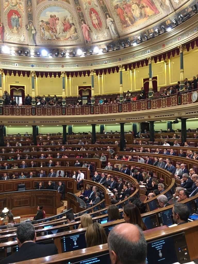 El PSOE exige examinar a todos los diputados que solicitan compaginar el escaño con otra actividad