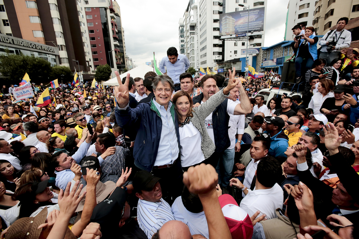 El final del escrutinio en Ecuador mantiene la tensión electoral