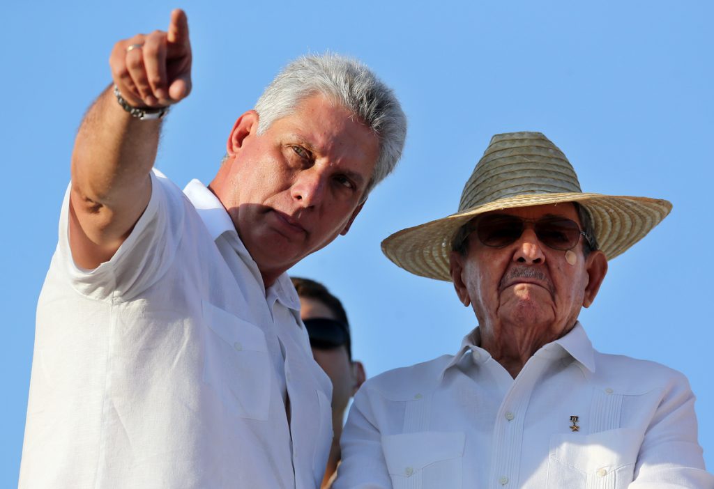Cuba entra en cuenta atrás para la era postcastrista con un relevo organizado