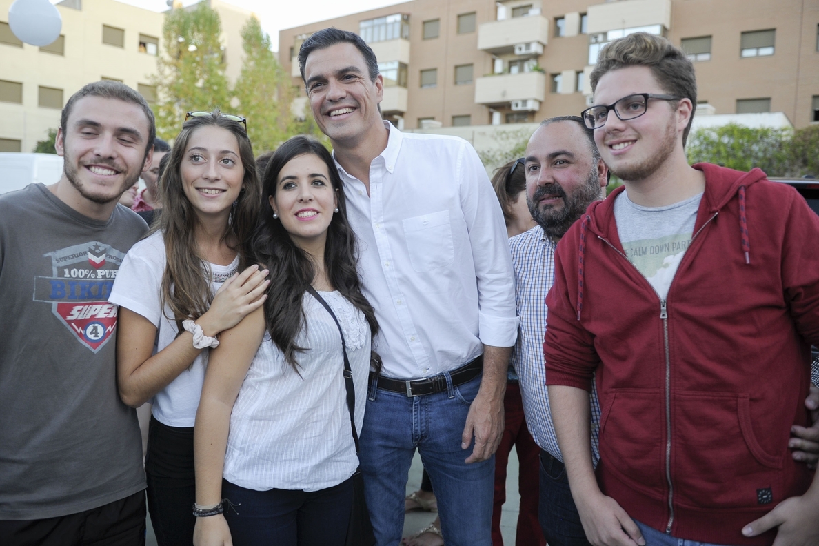 Miembros de Juventudes Socialistas cargan contra Sánchez en las redes con la etiqueta #NoPedroNo
