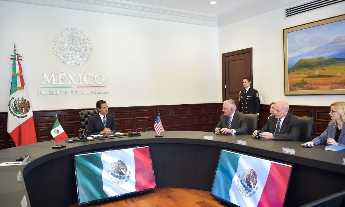 Peña Nieto ve la visita de Kelly y Tillerson como muestra del «interés» de Trump en una «relación positiva»
