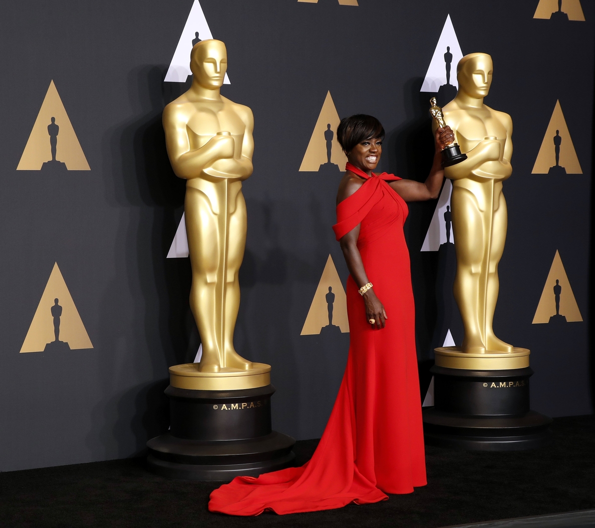 Viola Davis gana el Óscar a la mejor actriz de reparto por «Fences»
