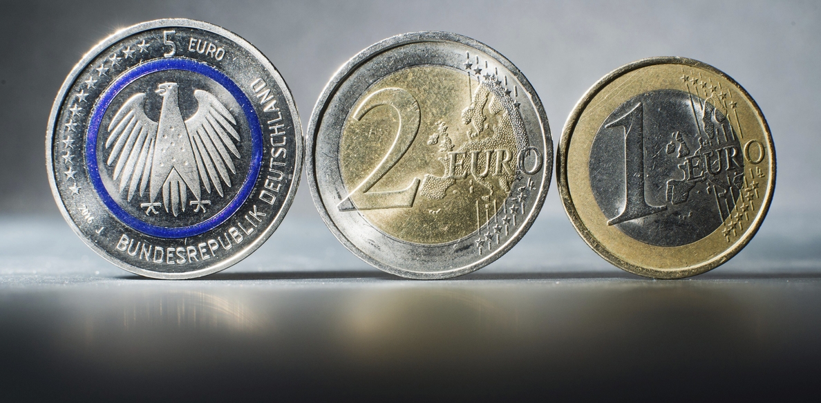 El euro cae hasta los 1,0599 dólares