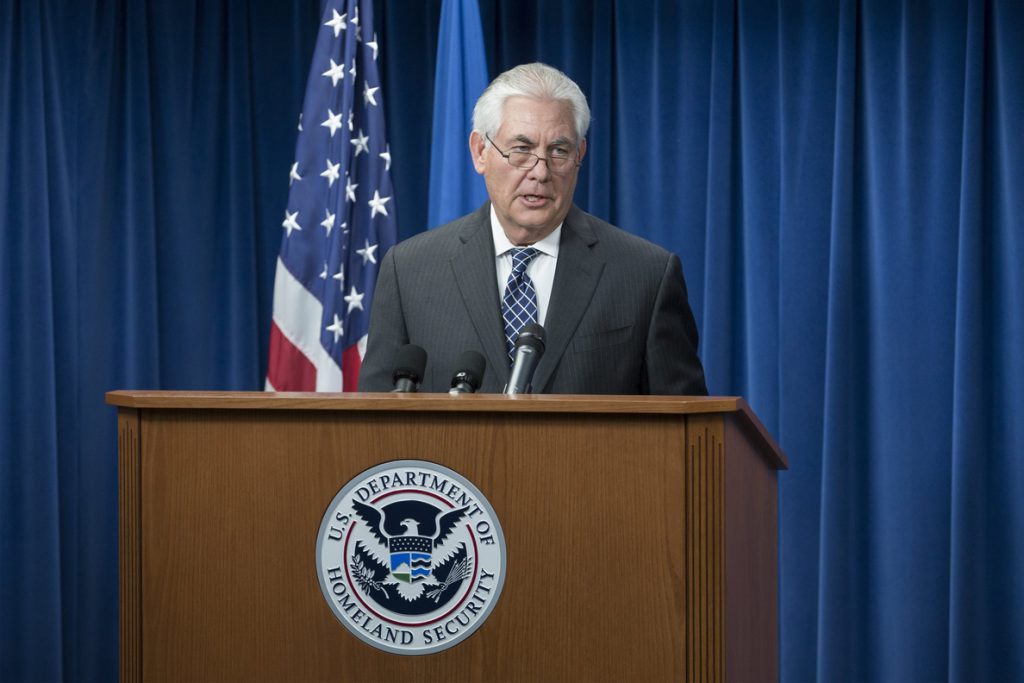 EEUU veta la entrada a refugiados e investiga a 300 de ellos por terrorismo