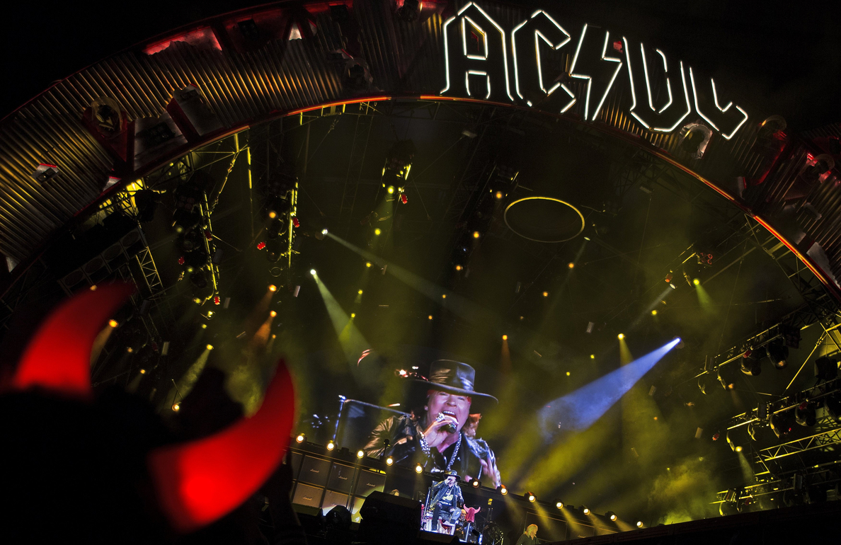 Sevilla multa con 15.000 euros a la promotora del concierto de AC/DC con Axl Rose