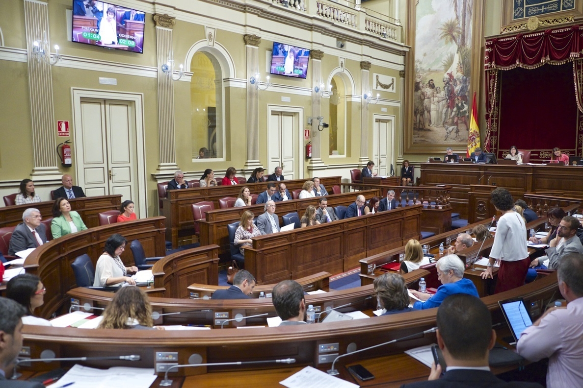 El Parlamento canario aprueba que el nuevo sistema electoral se pacte en las islas aunque sin bloqueo en las Cortes