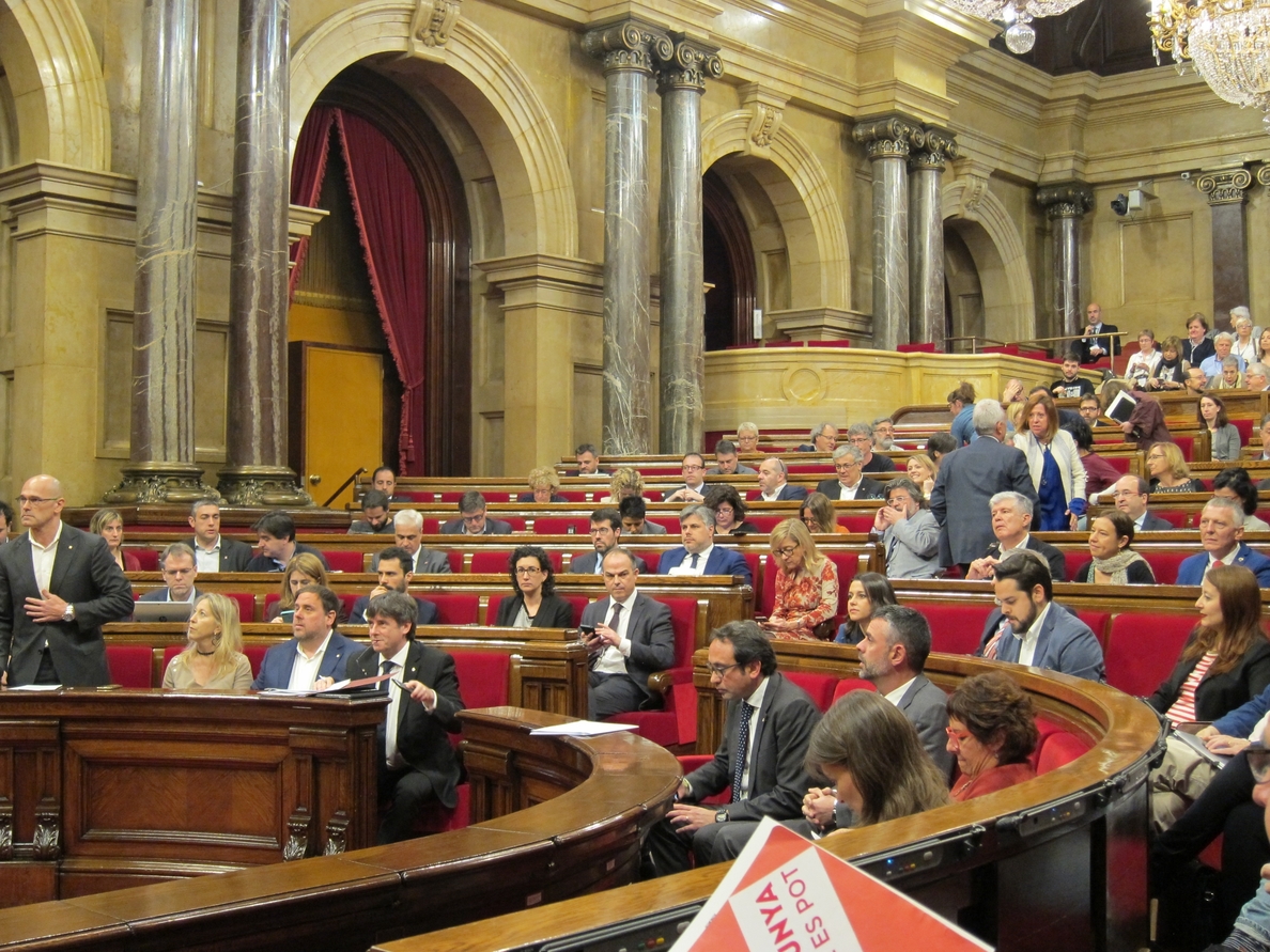 El Parlamento catalán pide elevar a tribunales internacionales el «currículum» de miembros del TC