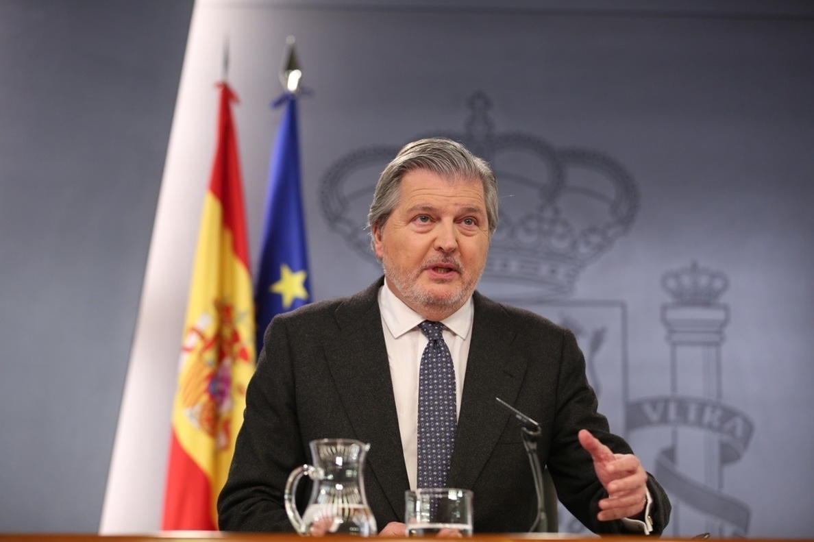 Méndez de Vigo, sobre las oposiciones por decreto para profesor: «Se ha dado una salida cuando se ha podido»