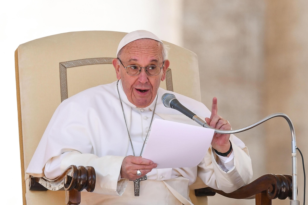 El papa afirma en Milán que la Iglesia siempre necesita ser «restaurada»