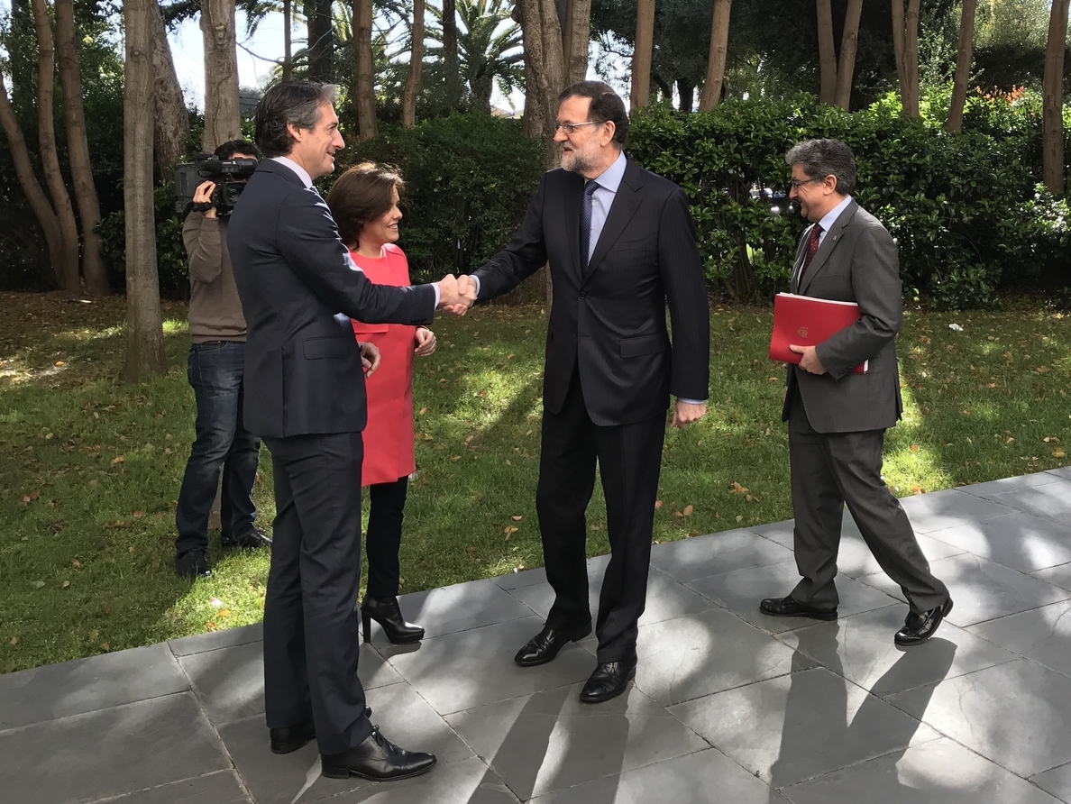 (Ampl.) Rajoy asegura que el plan de inversión en Rodalies es «realista, viable y verificable»
