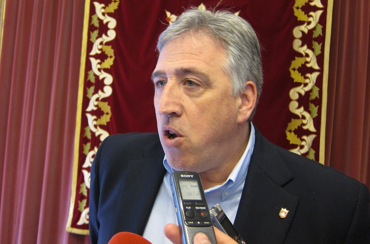 Alcalde Pamplona pide un informe sobre las «posibilidades» para «acatar» la sentencia sobre el retrato del Rey