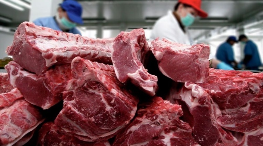 La UE estudia introducir medidas más rigurosas para importar carne brasileña tras el escándalo de fraude
