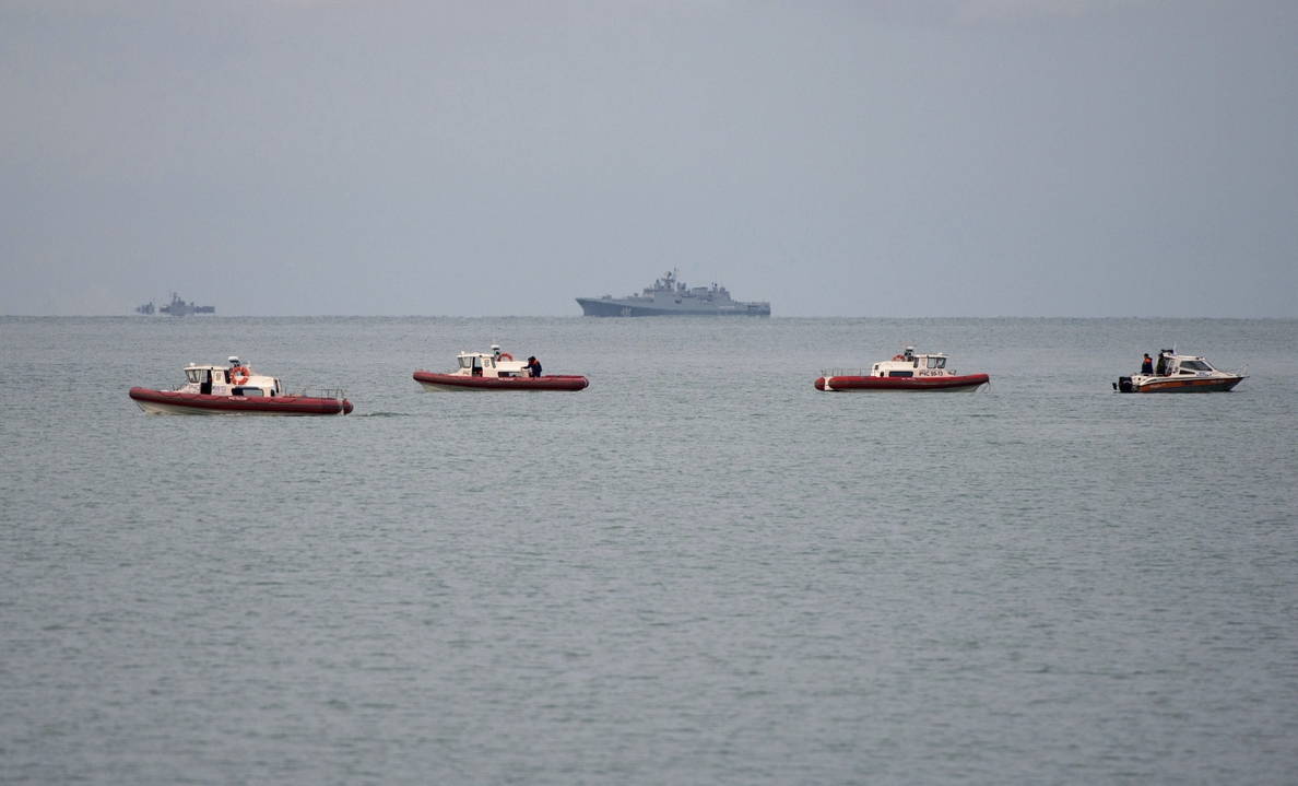 Un carguero se hunde en el mar Negro, donde se busca a 9 de sus tripulantes