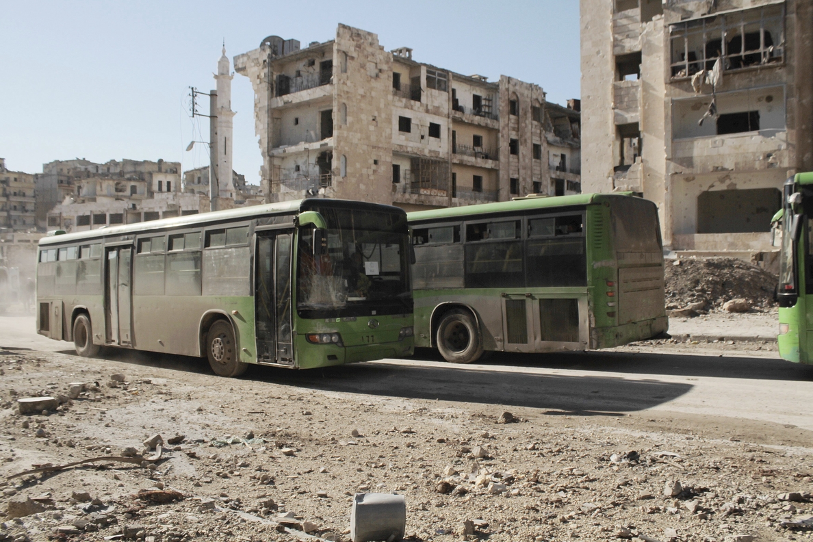 Se reanuda la evacuación de varios pueblos sirios tras dos días de bloqueo