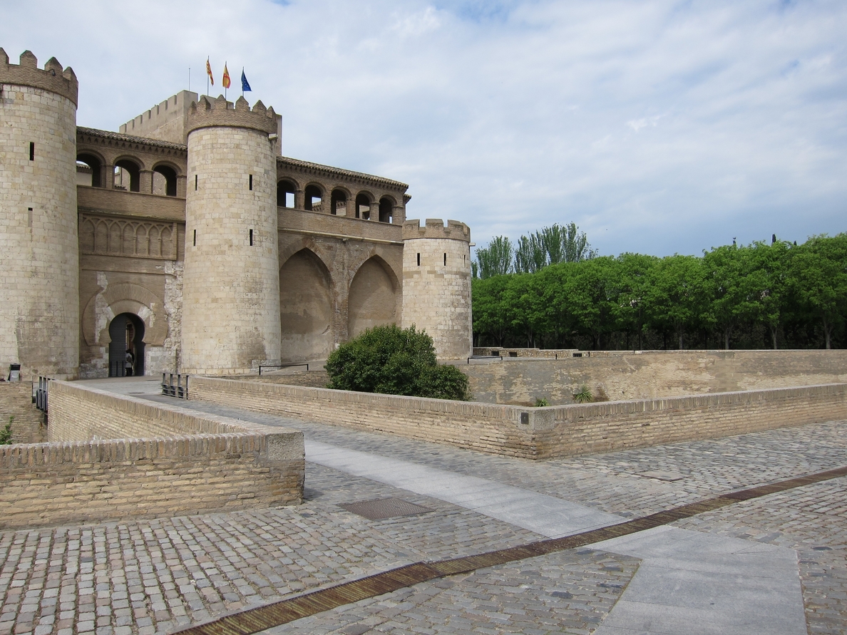 Las Cortes de Aragón abren sus puertas a la ciudadanía tres días con motivo del »Día de Aragón» por San Jorge