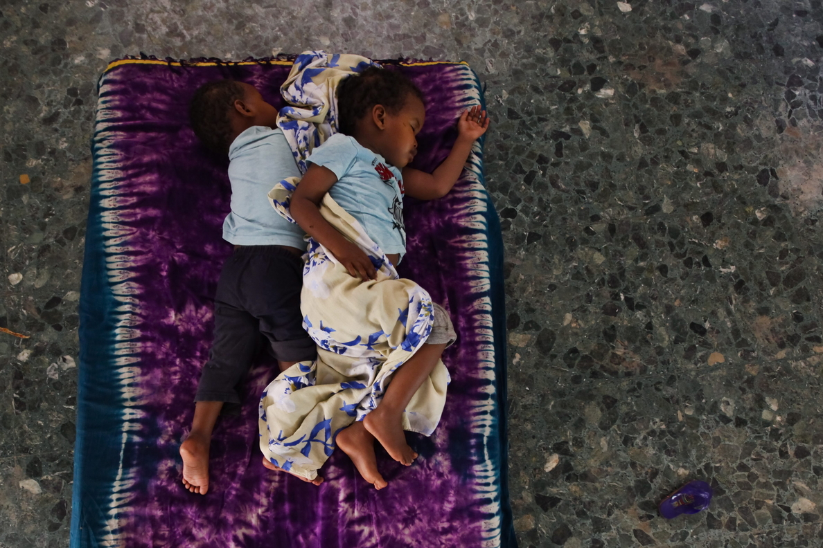 Unos 360.000 niños somalís serán vacunados de emergencia contra el sarampión