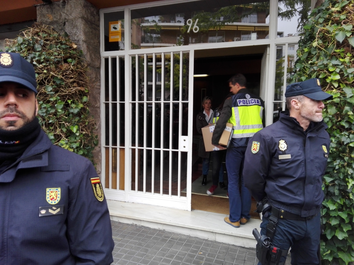 Acaba el registro en el piso barcelonés del expresidente Pujol tras más de seis horas