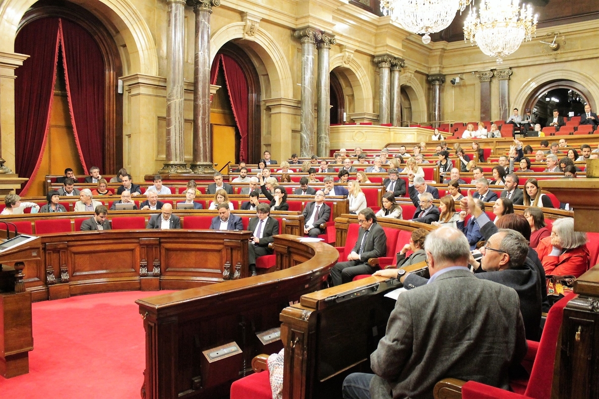El Parlamento catalán admite a trámite la reforma de su reglamento para agilizar la independencia