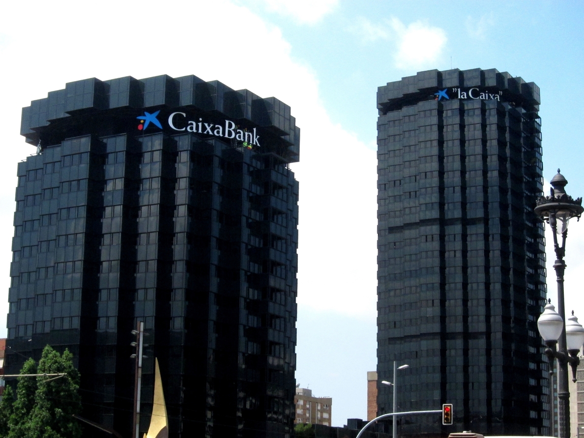 CaixaBank gana 403 millones hasta marzo, un 47,9% más tras integrar BPI