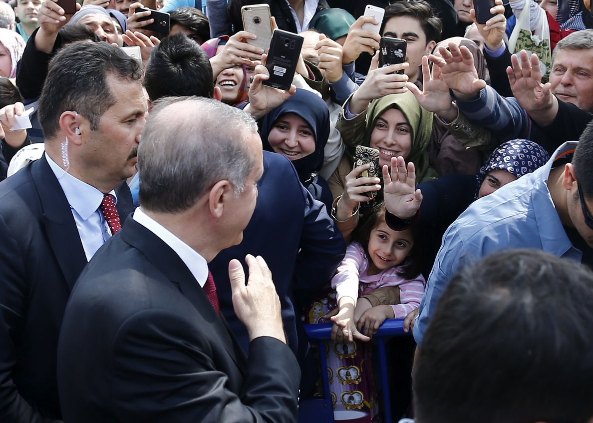 Erdogan dice que el apoyo de EEUU a los kurdos en Siria daña sus relaciones