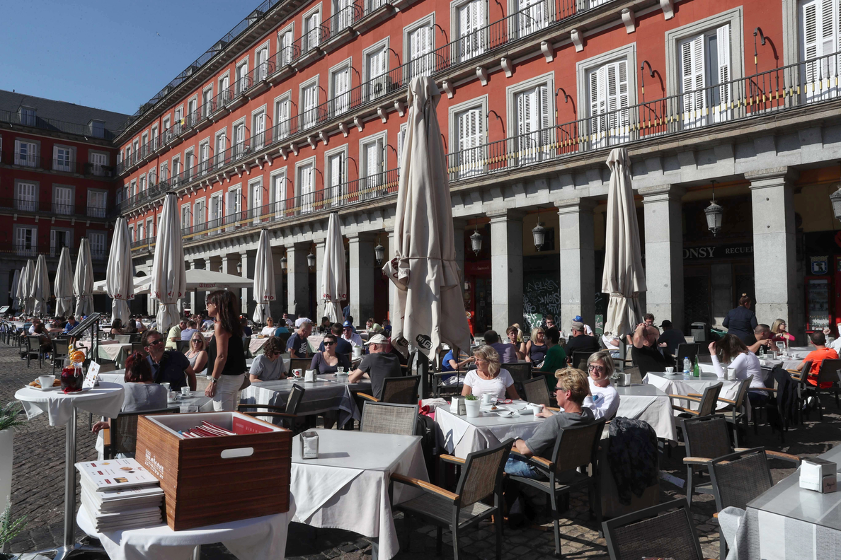 España recibió casi 13 millones de turistas hasta marzo, un 9,3 por ciento más