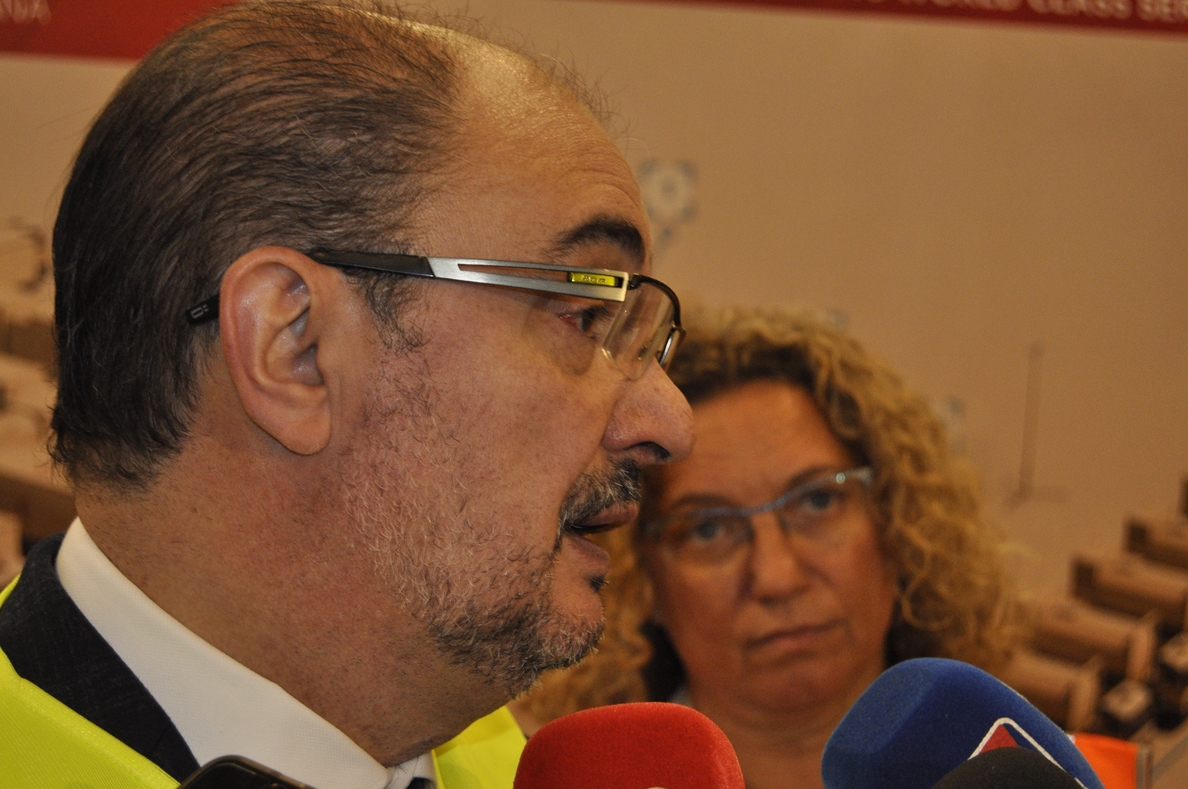 Lambán dice que Podemos «no quiere hacer una moción» de censura sino que «persigue otros objetivos»