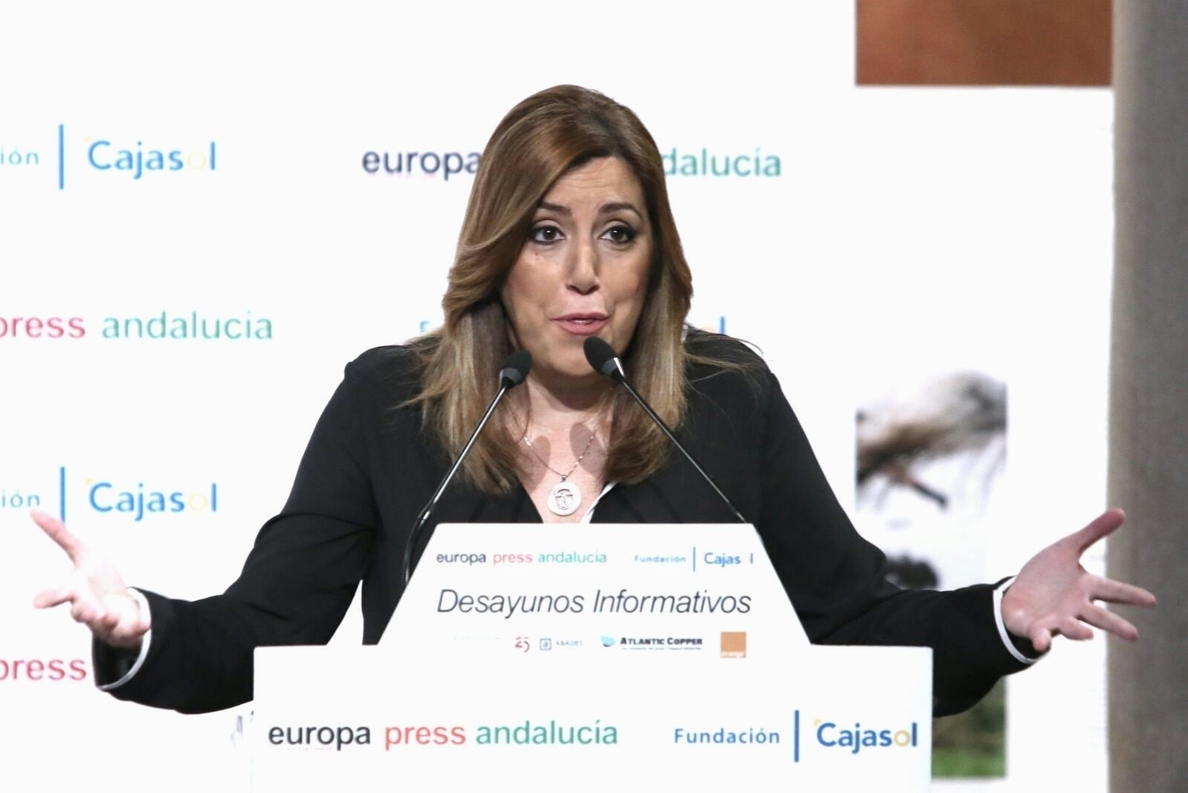 Susana Díaz acusa a Pablo Iglesias de actuar como un «trilero» y de intentar influir en la «vida interna» del PSOE