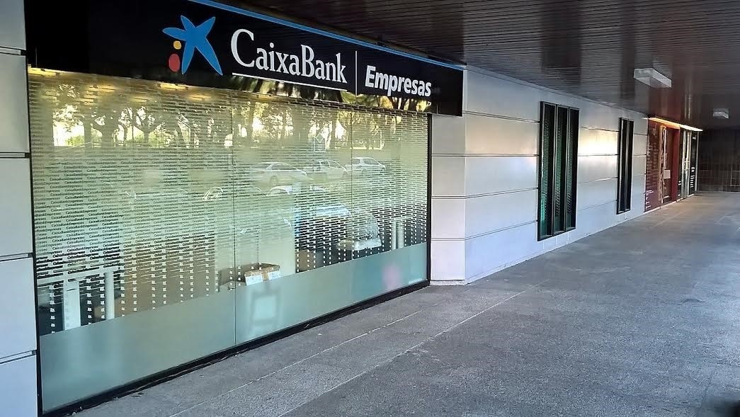 CaixaBank abrirá 290 oficinas por las tardes y pacta prejubilaciones y 450 contrataciones