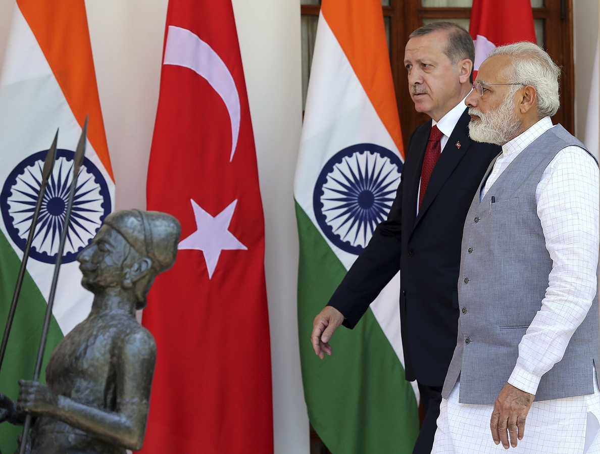 Erdogan pide un diálogo multilateral para resolver el conflicto de Cachemira