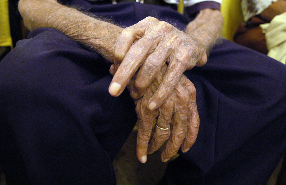 Los gerontólogos avisan que también hay ancianos acompañados que se sienten solos