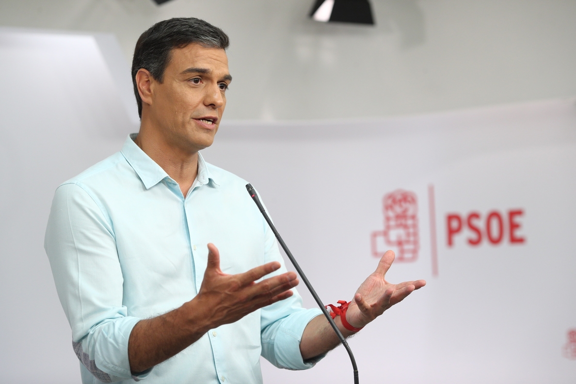 Pedro Sánchez ve en el proyecto de Díaz una «involución en la participación democrática» y teme el fin de las primarias