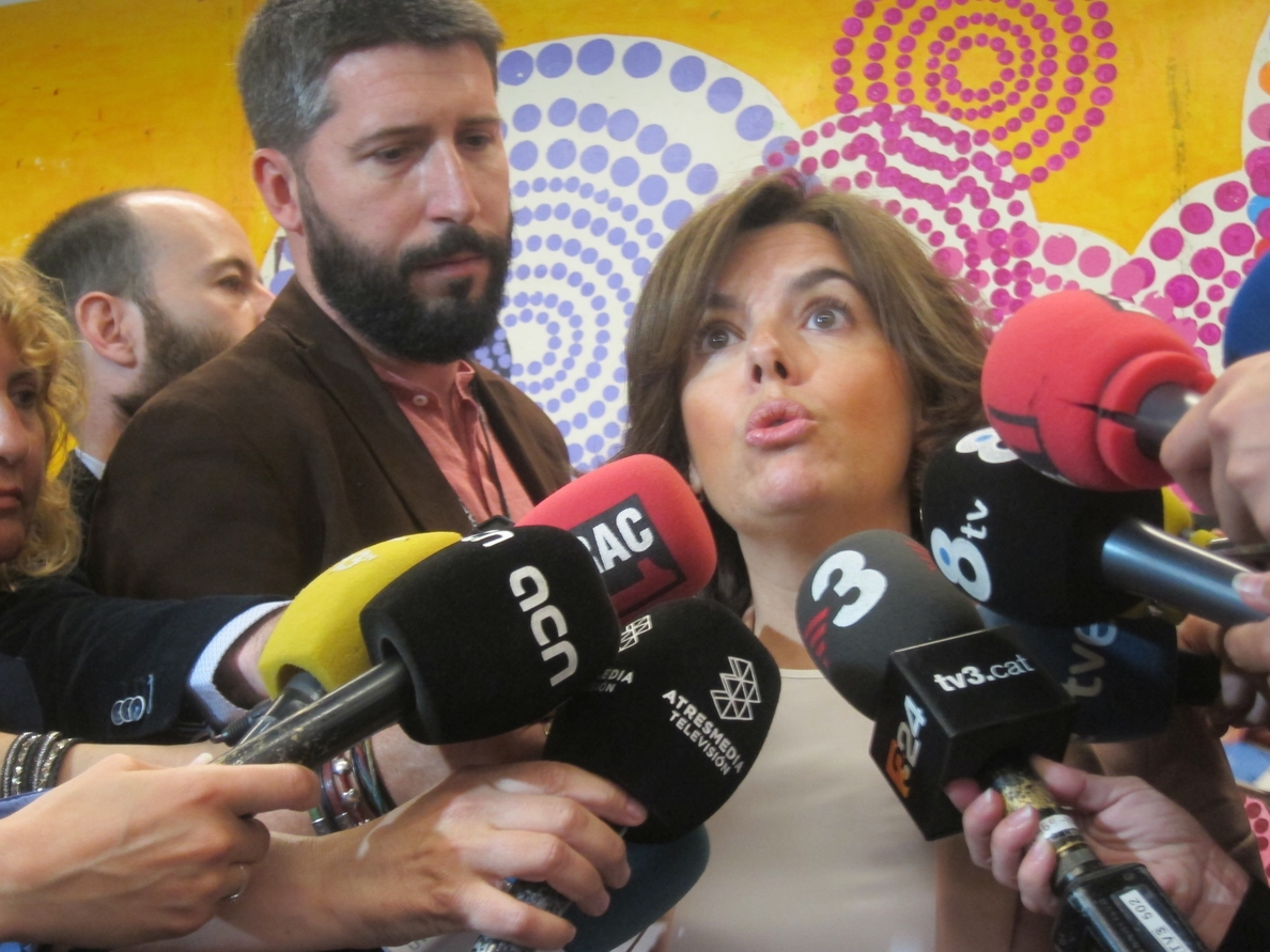 Santamaría replica a Puigdemont que la democracia tiene poder para «evitar el referéndum»