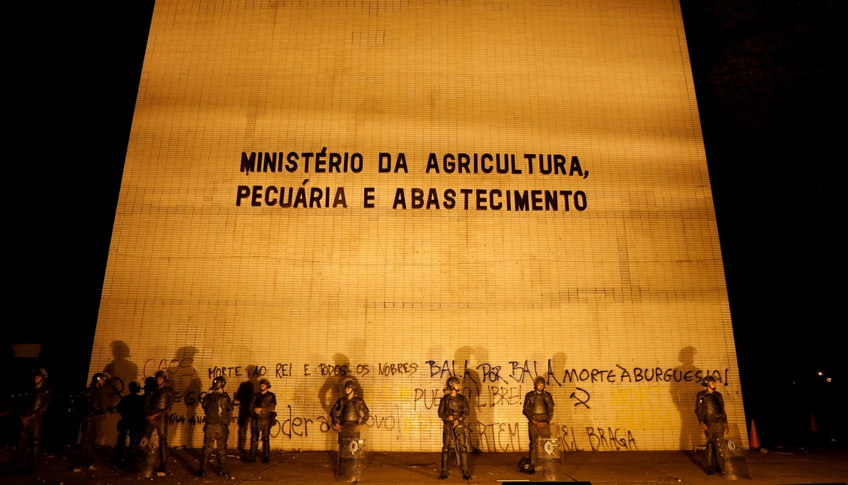 El Gobierno de Brasil envía a las Fuerzas Armadas para proteger los ministerios durante las protestas