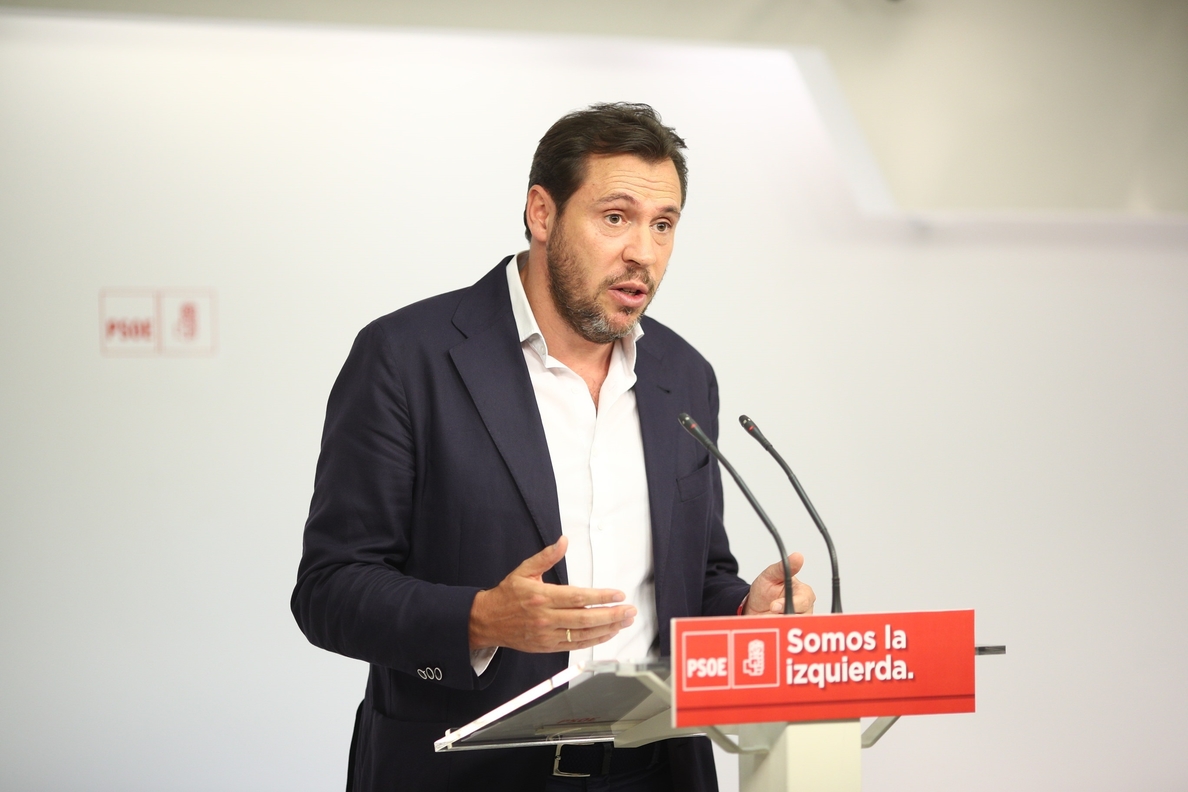 El portavoz del PSOE se disculpa con Page por haber deseado su dimisión: fue un »calentón»