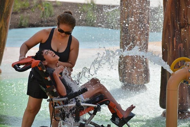 Abre el primer parque acuático para personas con discapacidad