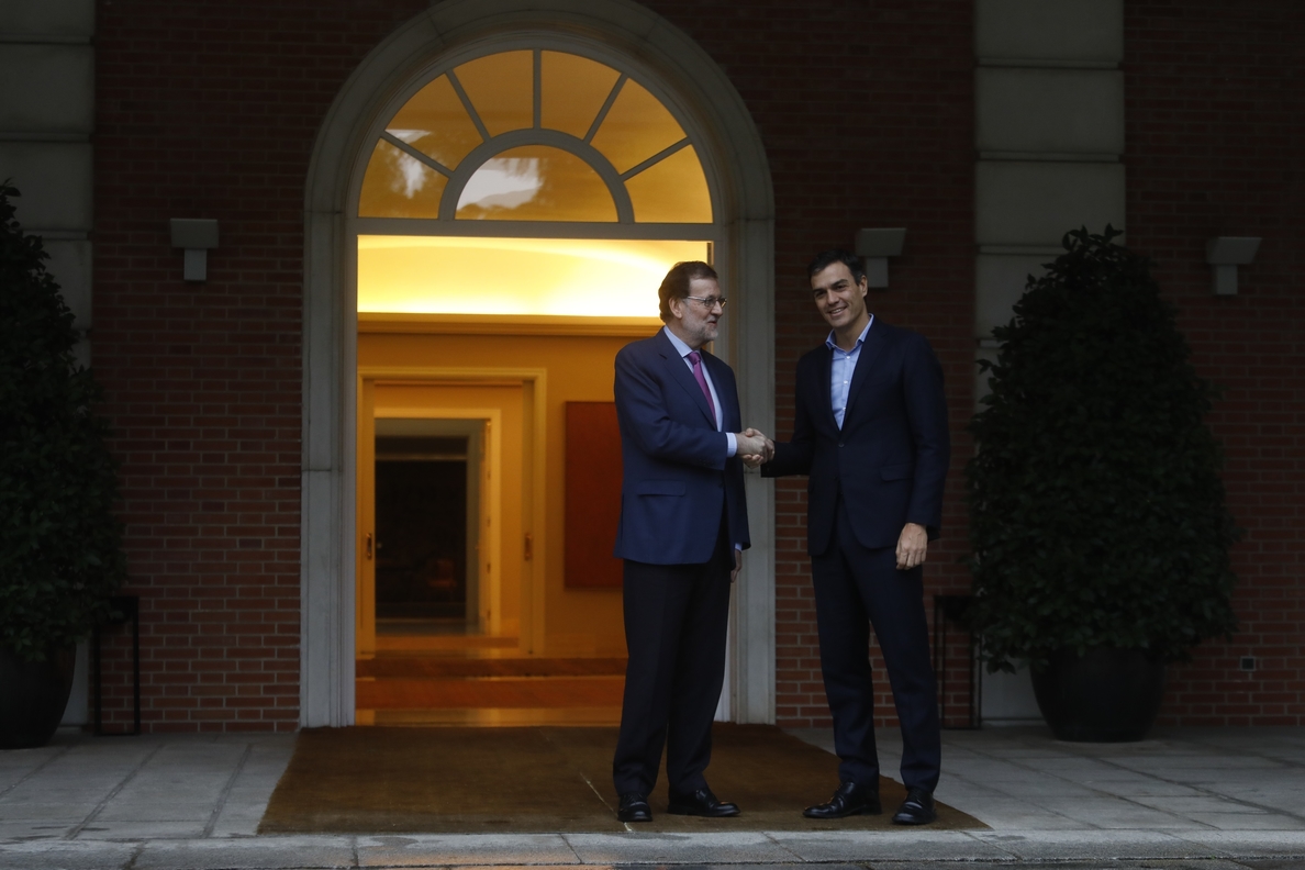 Rajoy y Sánchez en su primer encuentro: «el referéndum en Cataluña es ilegal»
